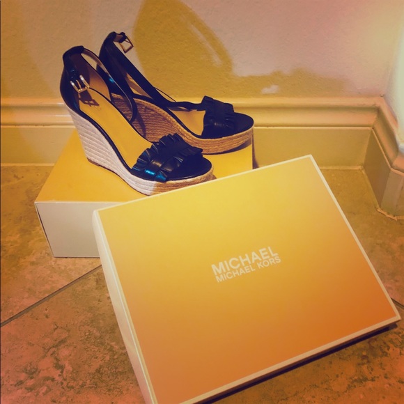 Micheal Kors Bella Wedge Sandles - Picture 1 of 2